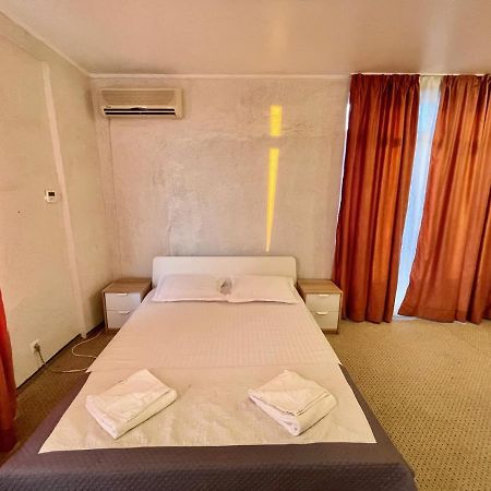 Hotel Mon Caprice Bükreş Dış mekan fotoğraf