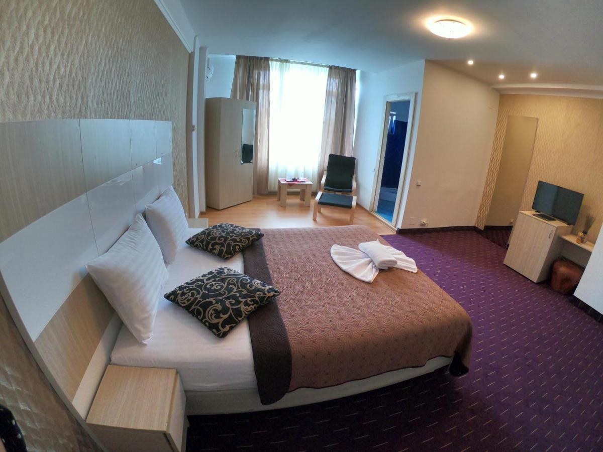 Hotel Mon Caprice Bükreş Dış mekan fotoğraf