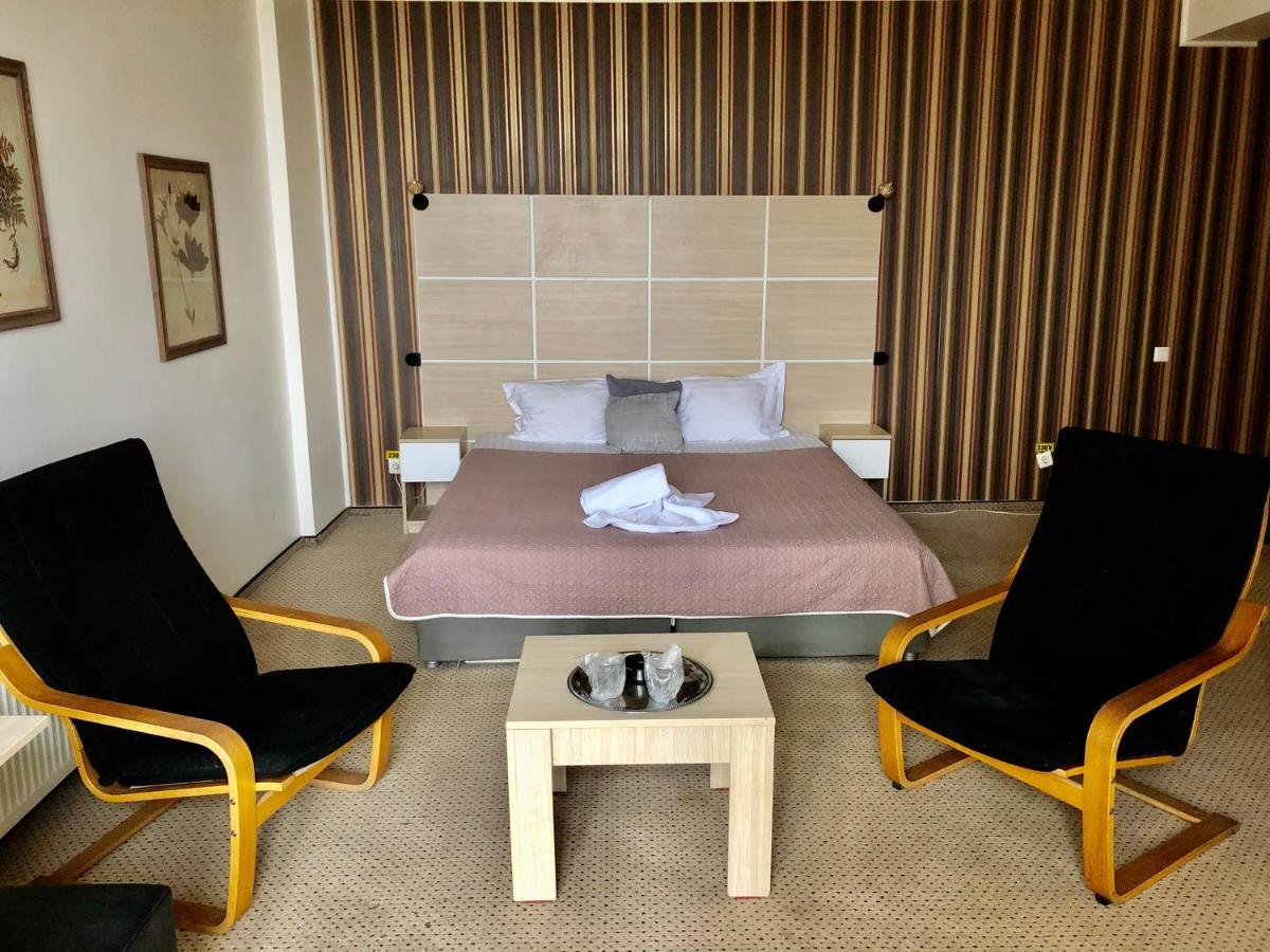 Hotel Mon Caprice Bükreş Dış mekan fotoğraf
