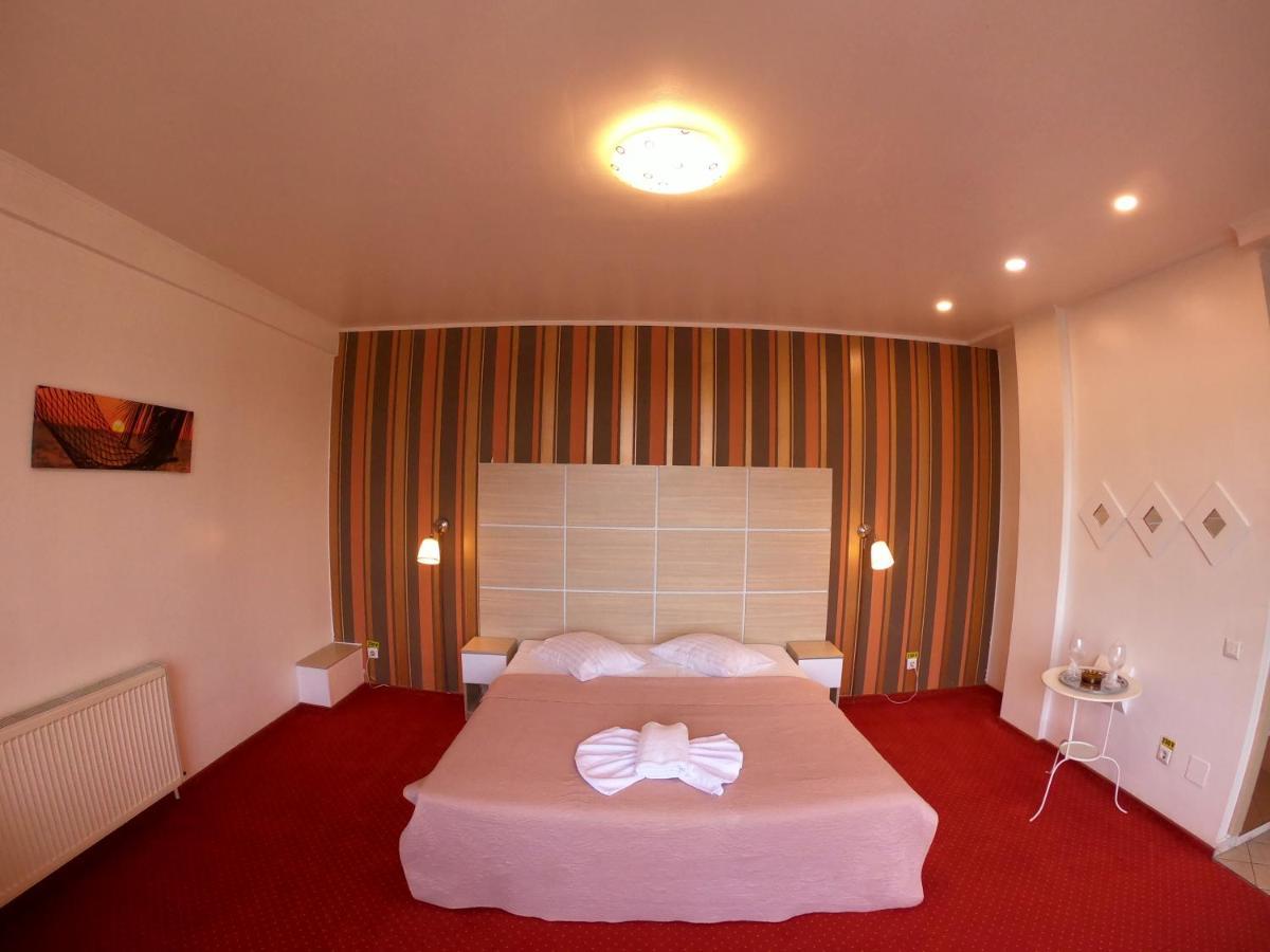 Hotel Mon Caprice Bükreş Dış mekan fotoğraf