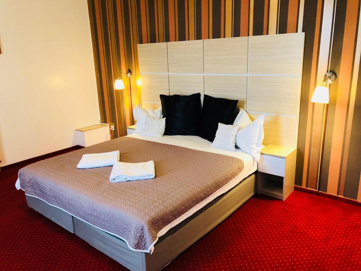 Hotel Mon Caprice Bükreş Dış mekan fotoğraf