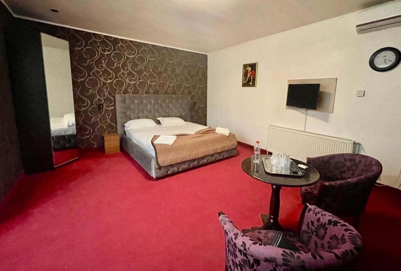 Hotel Mon Caprice Bükreş Dış mekan fotoğraf