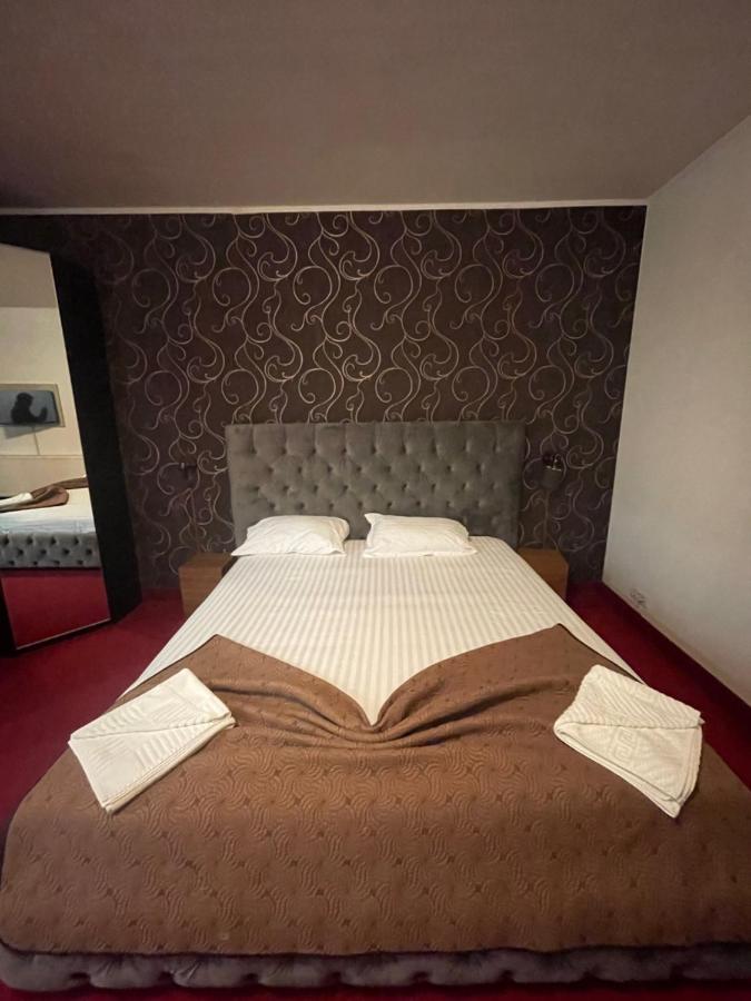 Hotel Mon Caprice Bükreş Dış mekan fotoğraf