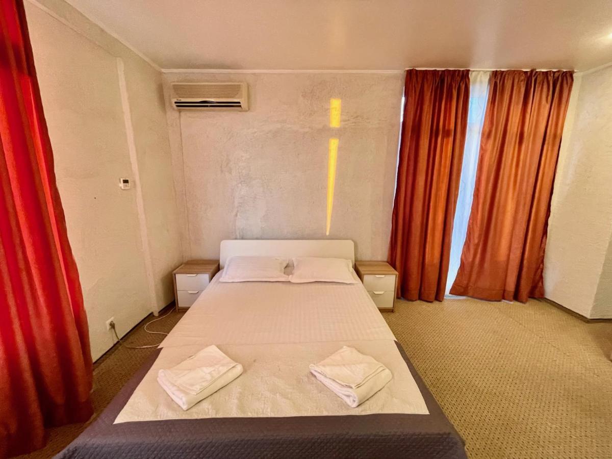 Hotel Mon Caprice Bükreş Dış mekan fotoğraf
