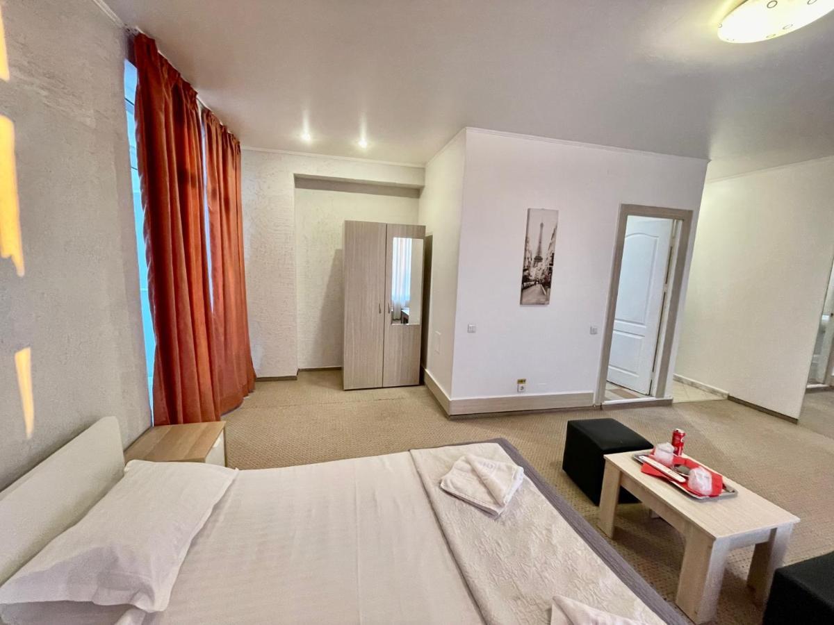 Hotel Mon Caprice Bükreş Dış mekan fotoğraf