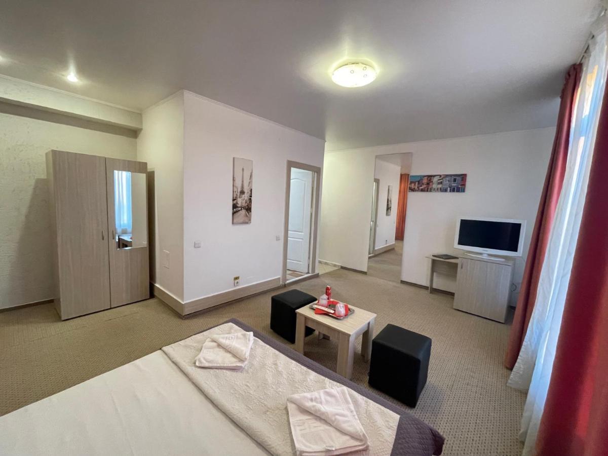 Hotel Mon Caprice Bükreş Dış mekan fotoğraf