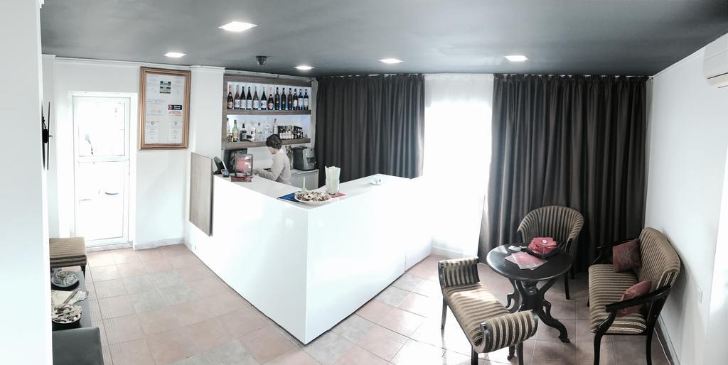 Hotel Mon Caprice Bükreş Dış mekan fotoğraf