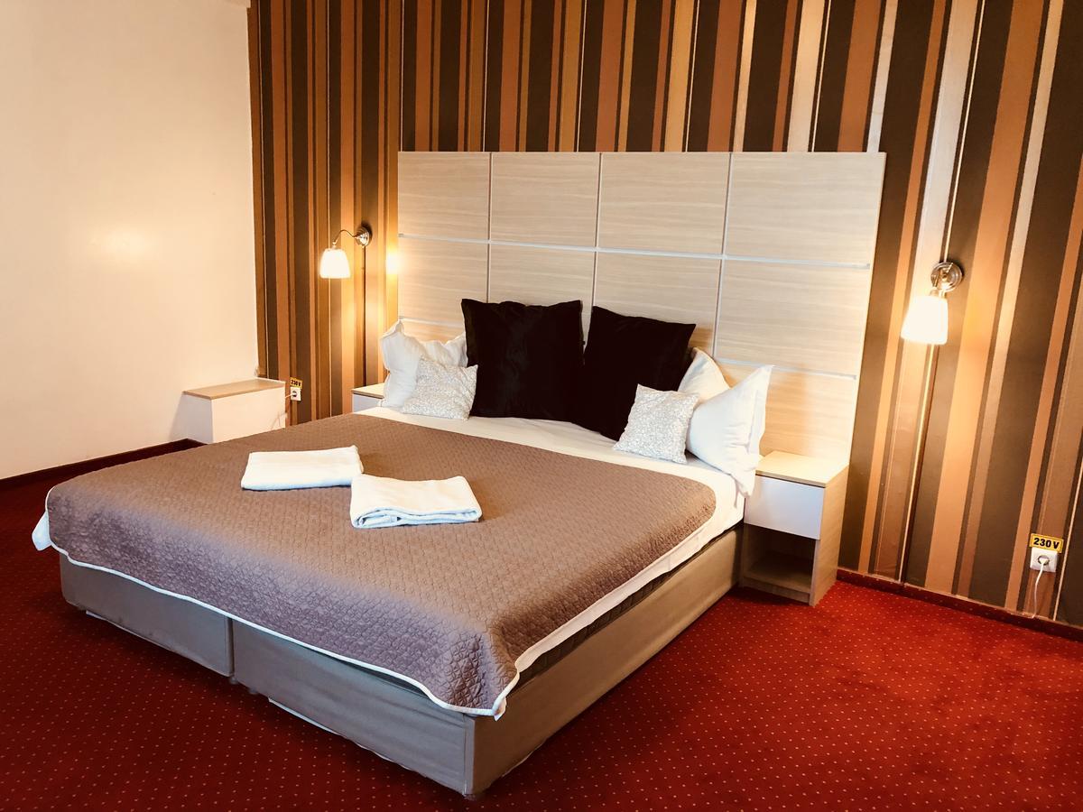 Hotel Mon Caprice Bükreş Dış mekan fotoğraf