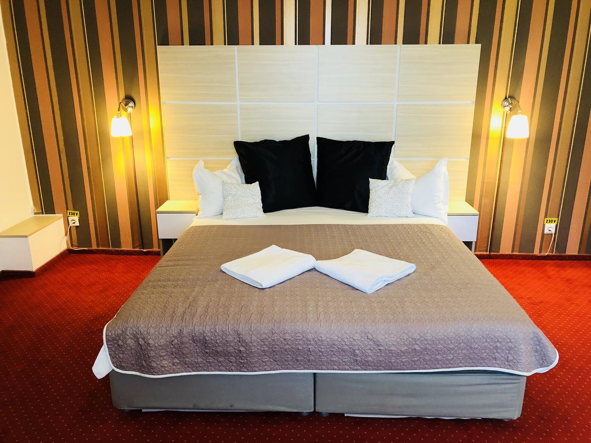 Hotel Mon Caprice Bükreş Dış mekan fotoğraf