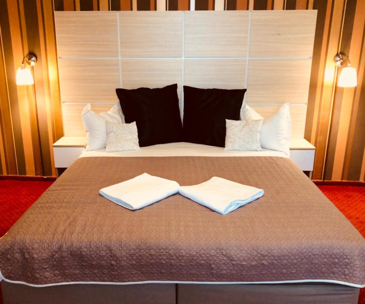 Hotel Mon Caprice Bükreş Dış mekan fotoğraf